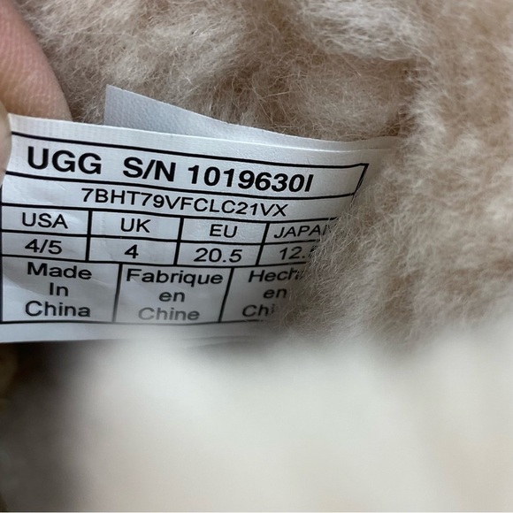 UGG WINTER BOOTS - Picture 8 of 9